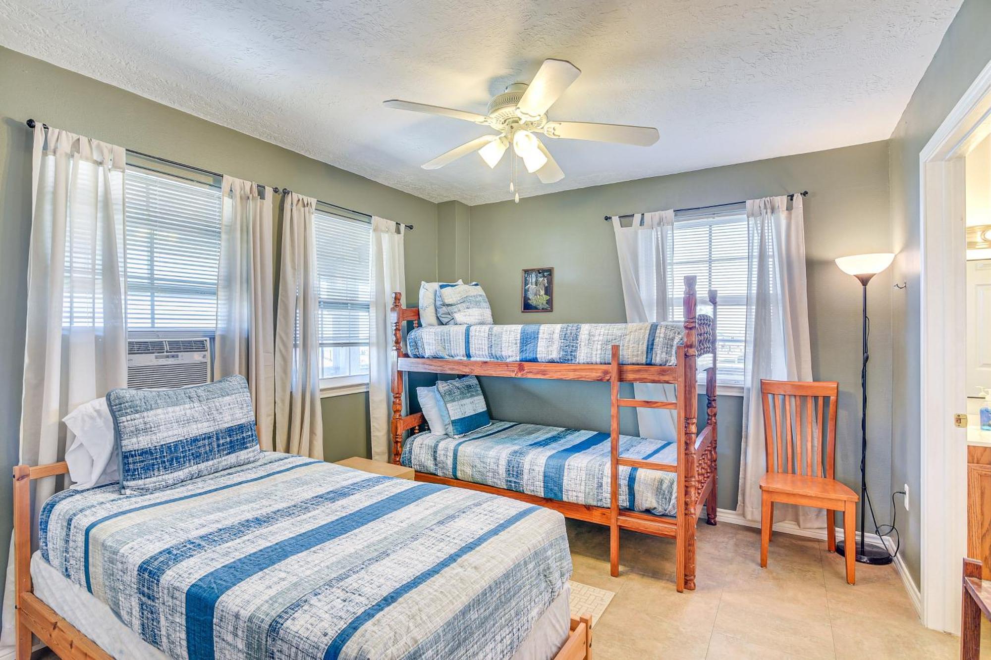 Crystal Beach Home With 2 Grills Walk To Shore! Экстерьер фото
