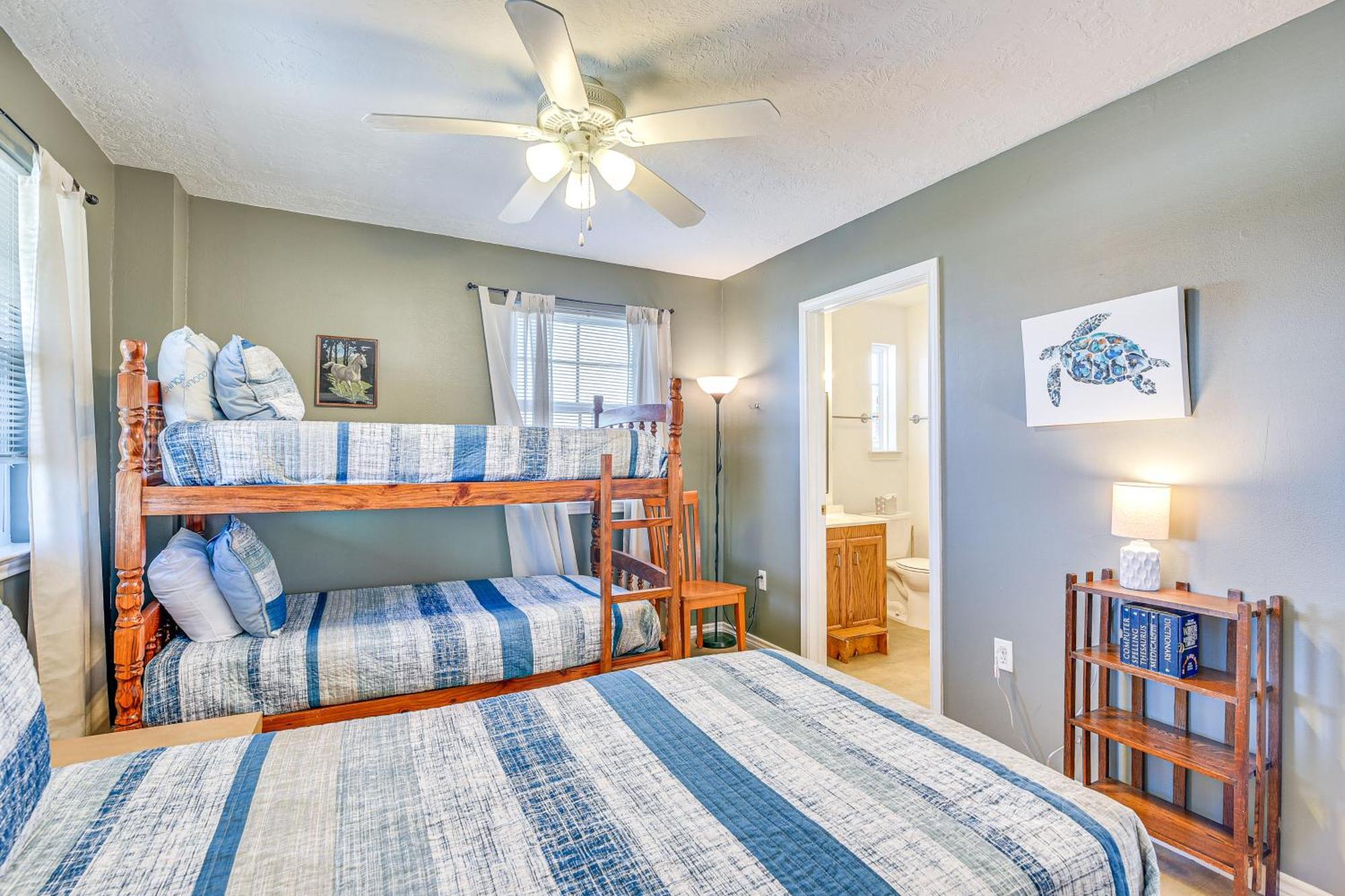 Crystal Beach Home With 2 Grills Walk To Shore! Экстерьер фото